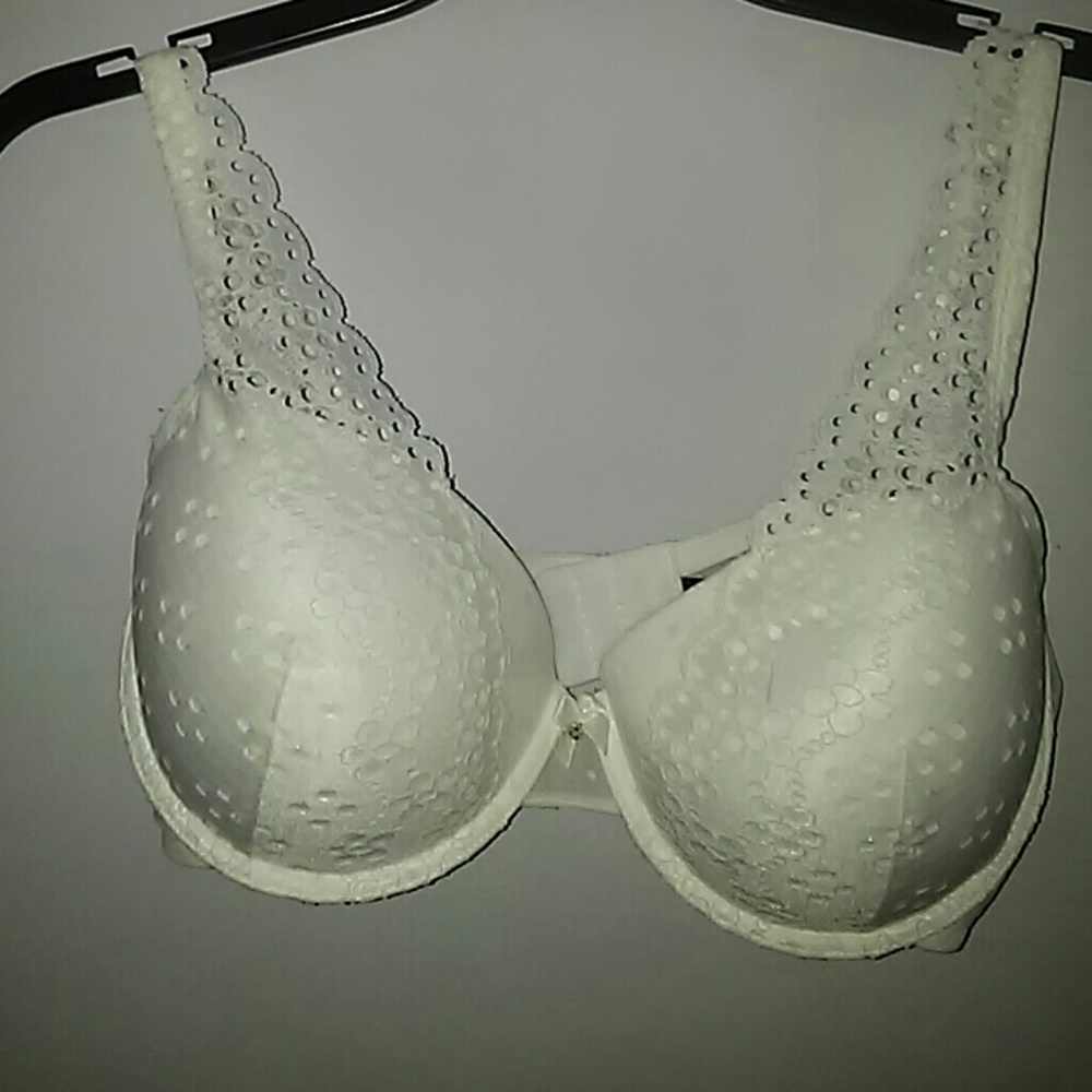 White bra💛